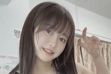 伊藤しずな、テカテカ水着から溢れる肉感