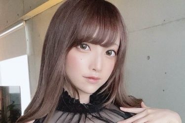 宮本彩希、スケスケブラウスで大胆肌見せ