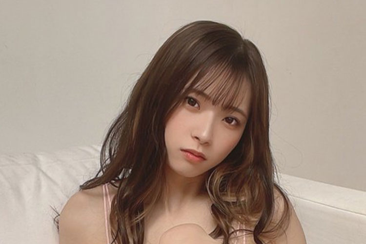 紅羽りお、フェチ度高めの「ん?」な美脚の画像1