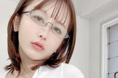 いくみ、大反響の超攻撃的メガネ女教師