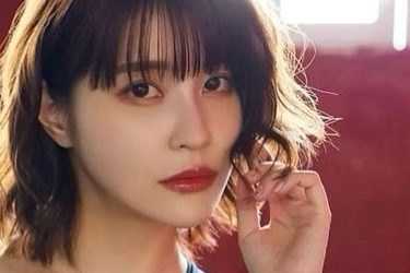 岸明日香、大人のノーガード美谷間