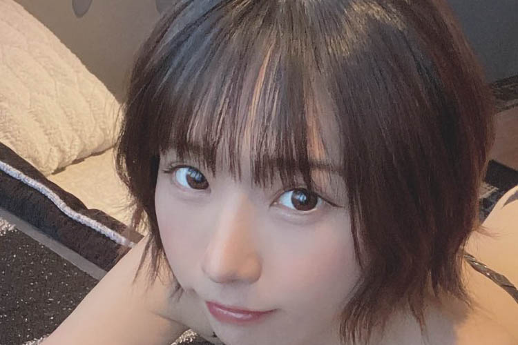 えなこ、極上のまん丸バスト&ヒップで告知の画像1