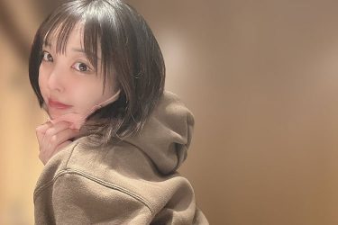 まいてぃ、勉強中に丸出し艶ヒップ