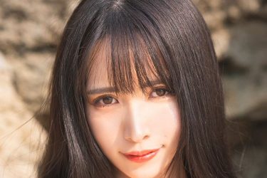 JILL、穴あきのくっきり美谷間