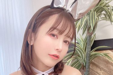 いくみ、万バズの引っ張りキャミソール