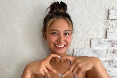 ロサリオ恵奈、ビキニ&ホットパンツの褐色美ボディ