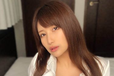 琴井ありさ、OL風チラリズムで勤労意欲を奪う誘惑