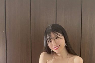 笹井絢乃、超過激なハイレグY字水着