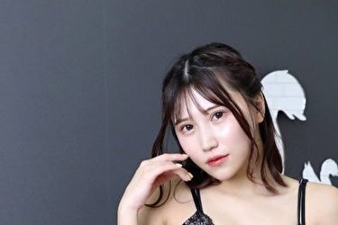 朝比奈りる、へそフェチ狙いの妖艶ランジェリー姿