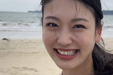 風吹ケイ、手ぶら風ビキニショット