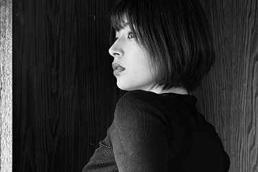 藤井マリー、ぷっくりモノクロヒップ