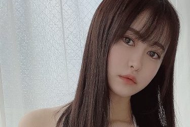 伊藤しずな、キュートにはみ出る下パイ