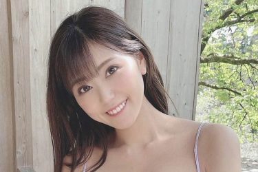 篠原冴美、華奢なボディとふっくら美谷間