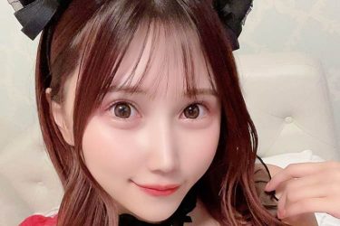 朝比奈りる、獣耳とシースルー衣装で癒しの微笑み