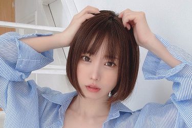 えなこ、グラビアあるある…「大きめシャツ」で美ボディアピール