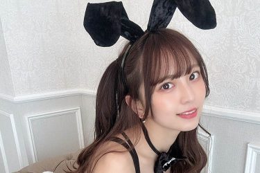 竹内星菜、横尻輝くバニーコス