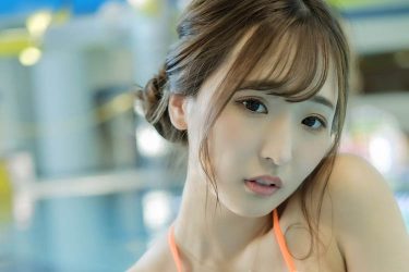 藤田あずさ、実り豊かな白桃抱くオレンジの美女