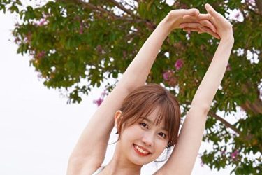 相原美咲、元気いっぱいの公園水着ショット