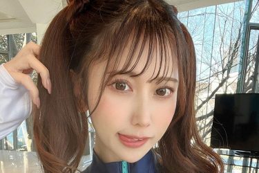名取くるみ、穴あき胸元の誘惑