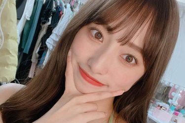 高梨瑞樹、むにっとバストの谷間魅せ