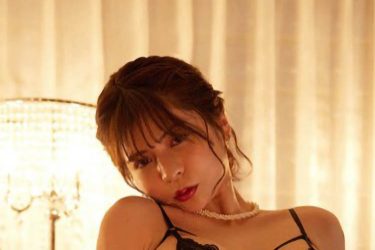 紅羽祐美、匠に達する圧巻M字ポーズ