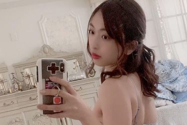 倉持由香、尻職人の本領発揮自撮り