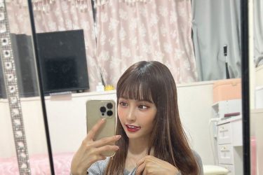 花咲れあ、チラ見せランジェリー誘惑