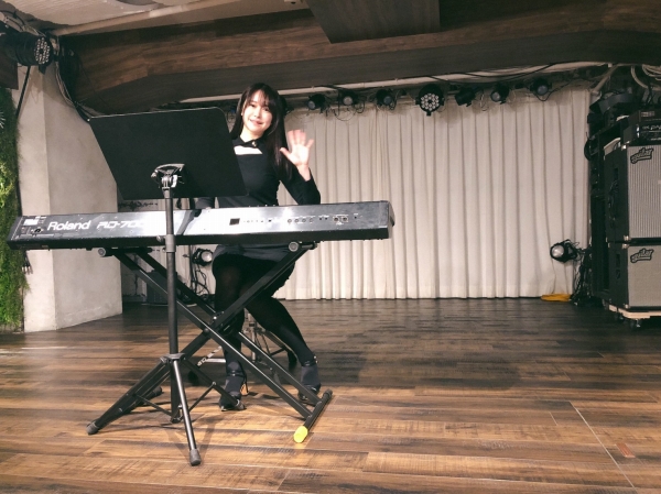 伊藤しずな写真集記念、ファースト尽くしのライブ&オークションの画像4