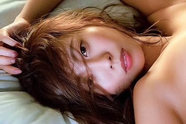 樹智子、ハート型トップの挑発的肉体美