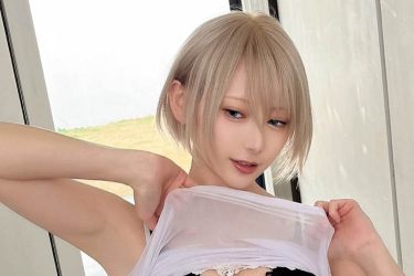 篠崎こころ、ペロンと抜群プロポーション