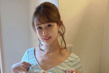 相原美咲、キュートに悶絶チラリ