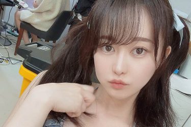 伊藤しずな、ツインテールとむっちりバストの誘惑