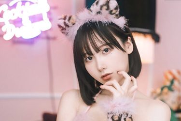 けんけん、キワドすぎる豹柄ハイレグ2連発