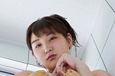 吉田実紀、下から望むむっちりはみパイ