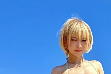 火将ロシエル、青空に映える二次元ボディ