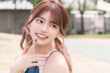 藤田いろは、競泳水着ギャルの横ヒップ