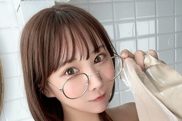 日向葵衣、超極小ビキニから飛び出す特大バスト