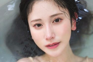 名取くるみ、水滴る美女の麗しバスト