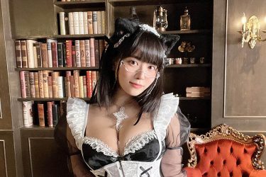 東雲うみ、谷間ネックレス・猫耳…萌え要素渋滞メイド