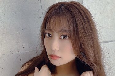 樹智子、ヌーディなプルプルバストをギュッと