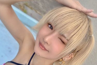 「うえぃ」火将ロシエル、アゲアゲのビキニショット