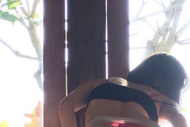 倉持由香、穴あきパンストで魅せる完熟ヒップ