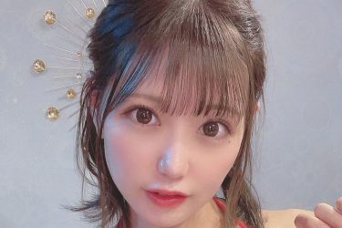 篠原冴美、真っ赤なビキニの紐ひっぱり誘惑