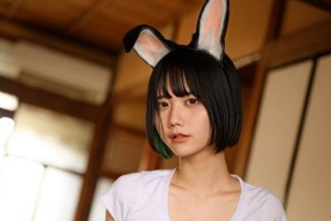 かれしちゃん、スレンダーボディの大胆ウサコス