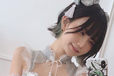 かれしちゃん、ふりふりスケスケ水着セルフィ2連発