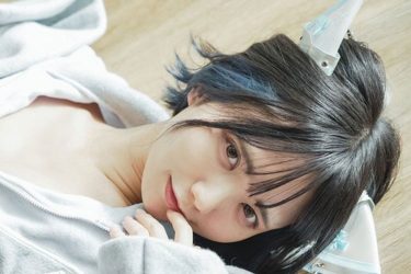 かれしちゃん、キュートにチラ見せ寝転びショット