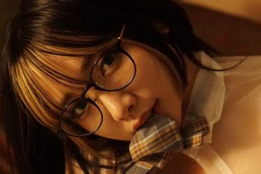 yunocy、メガネっ子のくわえリボン