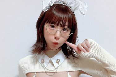 日向葵衣、キュートなギャップ…眼鏡バニーは超大胆