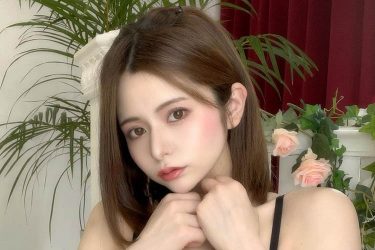紅羽祐美、ほぼ丸出しの柔らか美バスト