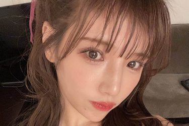 夏本あさみ、谷間も華やかギャルっぽショット